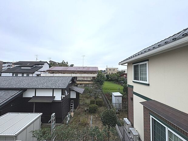 窓からの眺望です。実際に現地で眺望もご確認ください。 