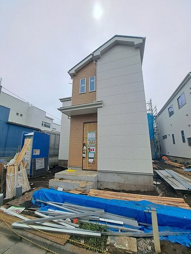 現在建物を建築中です、建築中の物件については現地確認の他、同施工会社の完成施工例のご案内、担当者のプレゼンテーションにてご検討ください。