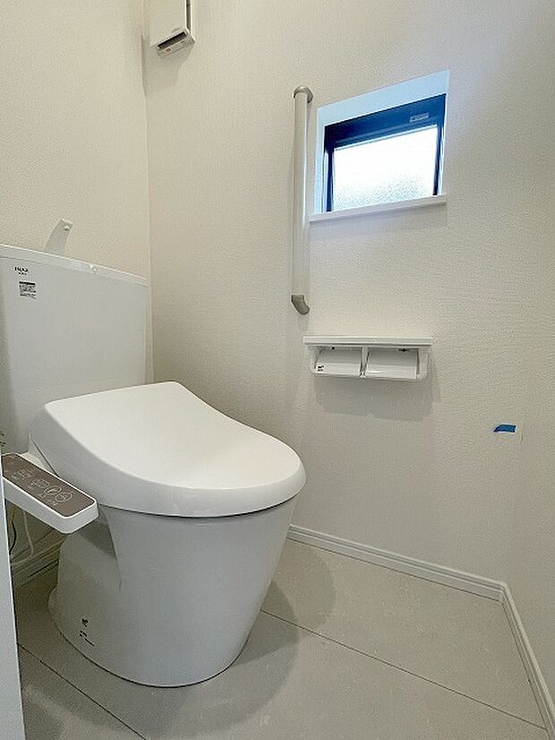 トイレにはウォシュレット機能を標準装備。