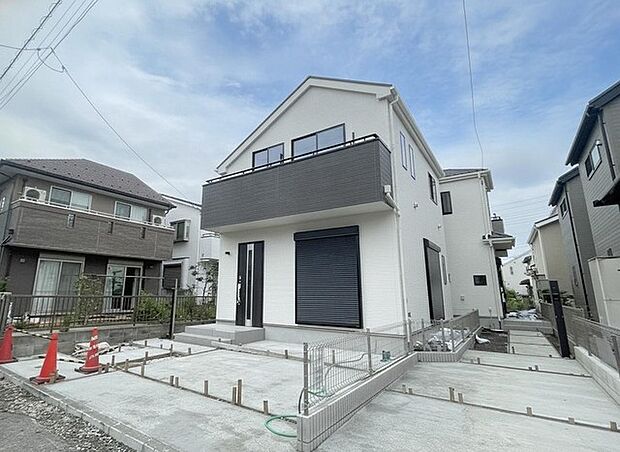 建物が完成しましたので室内のご見学予約スタート。当日のご見学予約も大歓迎です。お気軽にご連絡ください。エステート白馬国分寺店は火曜水曜も営業しております。
