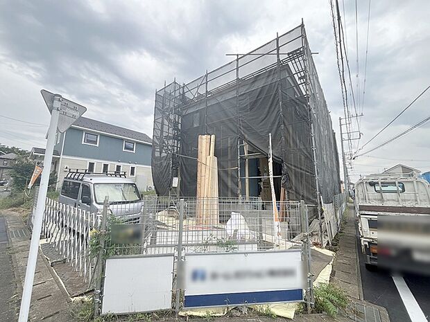現在建物を建築中です、建築中の物件については現地確認の他、同施工会社の完成施工例のご案内、担当者のプレゼンテーションにてご検討ください。適切なご検討の方法をご説明させて頂きます。