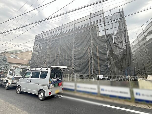 周辺の街並みの中で適度な主張、生活に溶け込むシンプルなデザインの外観が魅力の一戸建です。
