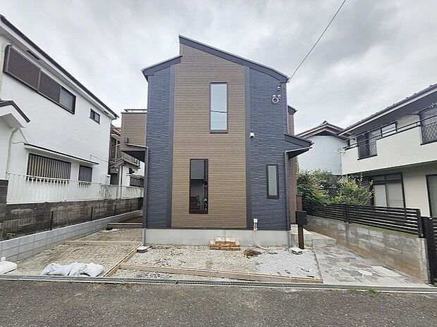 建物が完成しましたので室内のご見学予約スタート。当日のご見学予約も大歓迎です。お気軽にご連絡ください。エステート白馬国分寺店は火曜水曜も営業しております。 