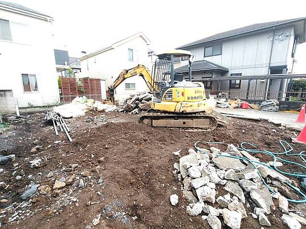 周辺は住宅が建ち並ぶ閑静な住宅街です。