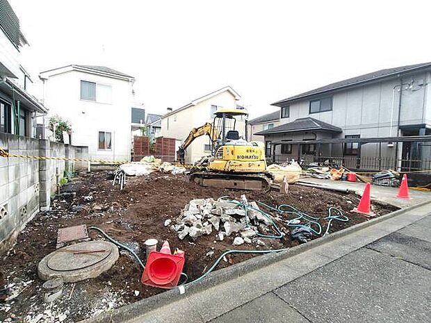 現在建物を建築中です、建築中の物件については現地確認の他、同施工会社の完成施工例のご案内、担当者のプレゼンテーションにてご検討ください。適切なご検討の方法をご説明させて頂きます。