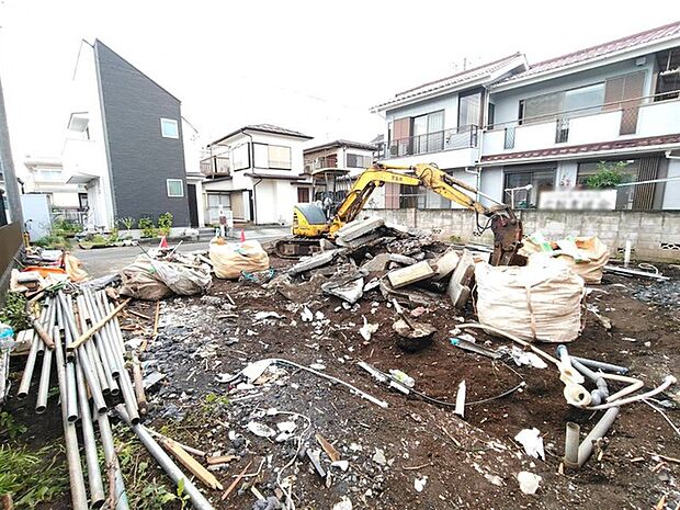 現在建物を建築中です、建築中の物件については現地確認の他、同施工会社の完成施工例のご案内、担当者のプレゼンテーションにてご検討ください。適切なご検討の方法をご説明させて頂きます。