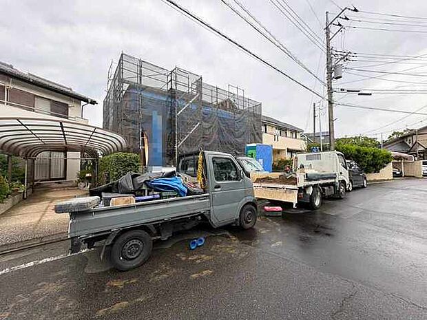 現在建物を建築中です、建築中の物件については現地確認の他、同施工会社の完成施工例のご案内、担当者のプレゼンテーションにてご検討ください。適切なご検討の方法をご説明させて頂きます。