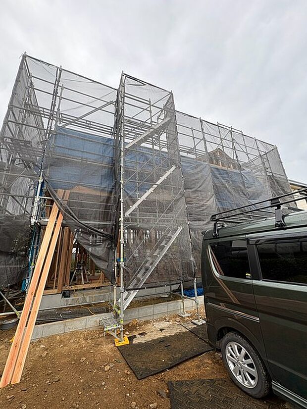 現在建物を建築中です、建築中の物件については現地確認の他、同施工会社の完成施工例のご案内、担当者のプレゼンテーションにてご検討ください。適切なご検討の方法をご説明させて頂きます。