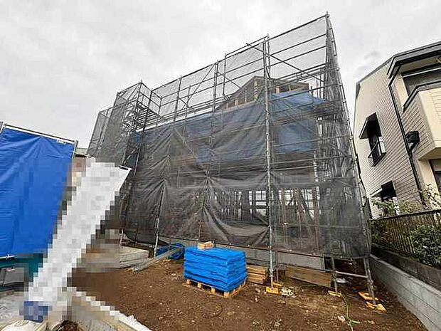 現在建物を建築中です、建築中の物件については現地確認の他、同施工会社の完成施工例のご案内、担当者のプレゼンテーションにてご検討ください。適切なご検討の方法をご説明させて頂きます。