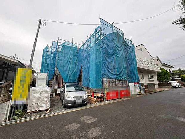 安心して暮らすことのできる住宅街。 住宅地の道路は一般に交通量が少なく車などの騒音が少ないため、住民にとって静かな生活環境が提供されます。