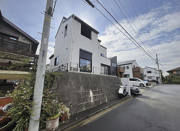 実際に室内をご見学頂くと生活のイメージが広がります。家具を置いたイメージや窓からの景色など、現地で体感ください。