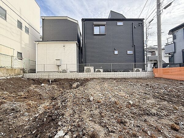 土地物件にはご確認頂くポイントがたくさんございます、土地だけのご見学の際もご遠慮せず、ぜひお気軽に担当スタッフにお申しつけくださいませ。