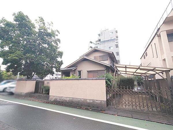 土地物件にはご確認頂くポイントがたくさんございます、土地だけのご見学の際もご遠慮せず、ぜひお気軽に担当スタッフにお申しつけくださいませ。