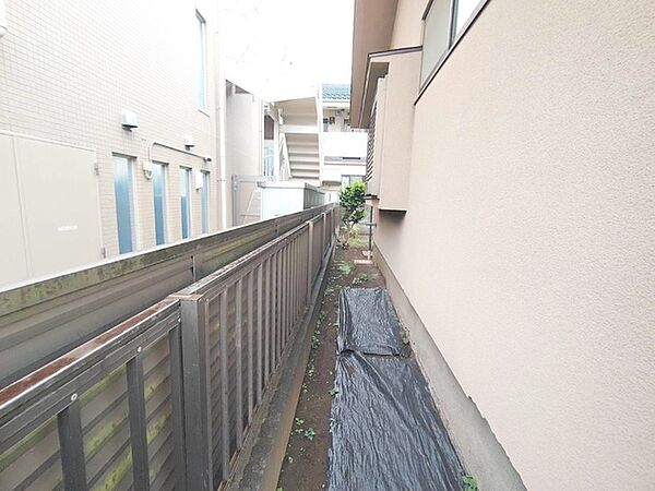 建築条件なしの敷地。弊社グループ「白馬建設」にて建物プランをご提案できます。実際の陽当たりやサイズ感を現地でお確かめください。