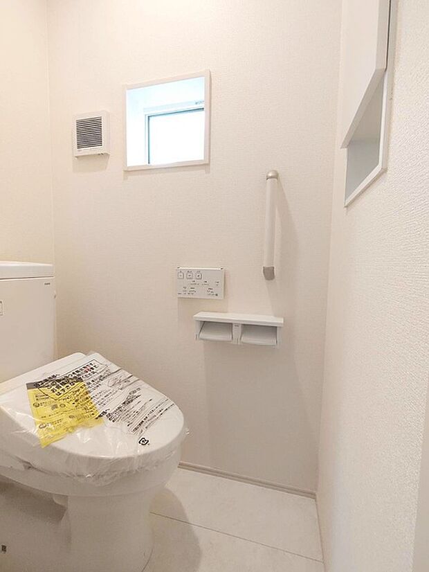 トイレにはウォシュレット機能を標準装備。