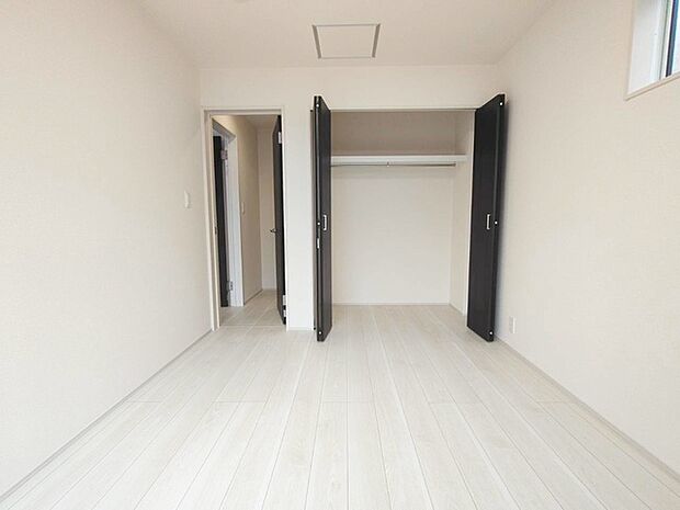 各お部屋に収納が設置されています。