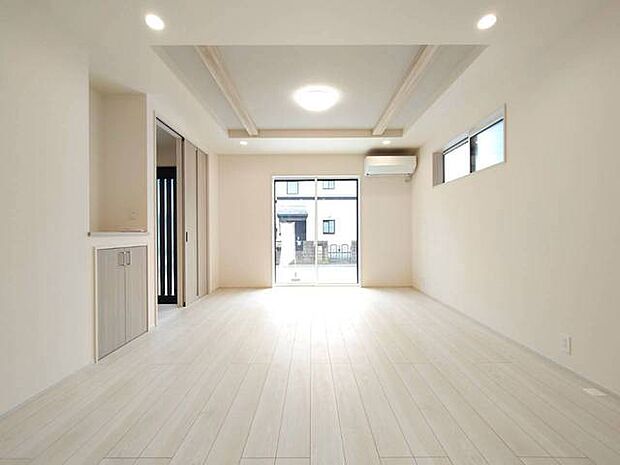 家族が一番集まる場所だから広々としつつも素敵な空間であって欲しい。みんながくつろぐリビングからキッチンまでが一つの空間のように繋がる間取り。