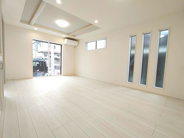 家族が一番集まる場所だから広々としつつも素敵な空間であって欲しい。みんながくつろぐリビングからキッチンまでが一つの空間のように繋がる間取り。