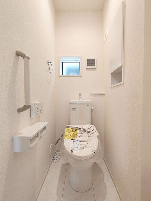 トイレにはウォシュレット機能を標準装備。