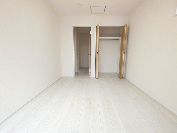 各お部屋に収納が設置されています。