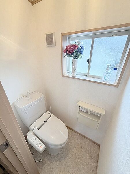 トイレにはウォシュレット機能を標準装備。