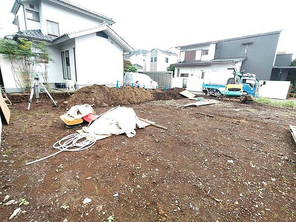 現地ご見学の際、スタッフが様々なご質問に対応いたします、周辺環境、前面道路、建築可能な建物について、ぜひご相談ください。