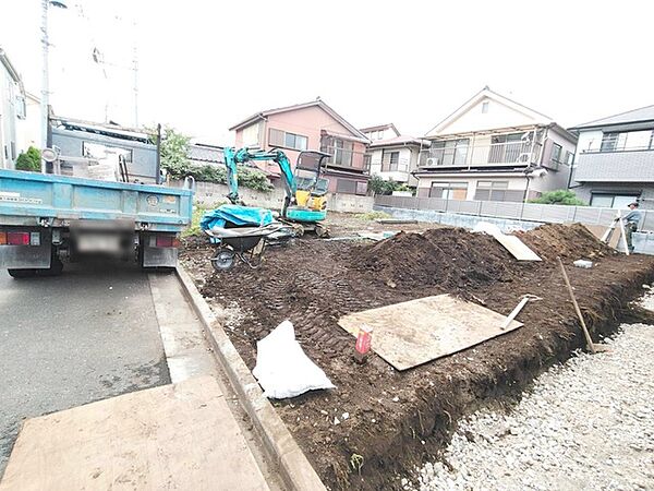 安心して暮らすことのできる住宅街。　住宅地の道路は一般に交通量が少なく車などの騒音が少ないため、住民にとって静かな生活環境が提供されます。