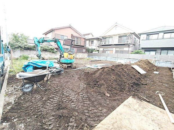 建築条件なしの敷地。弊社グループ「白馬建設」にて建物プランをご提案できます。実際の陽当たりやサイズ感を現地でお確かめください。
