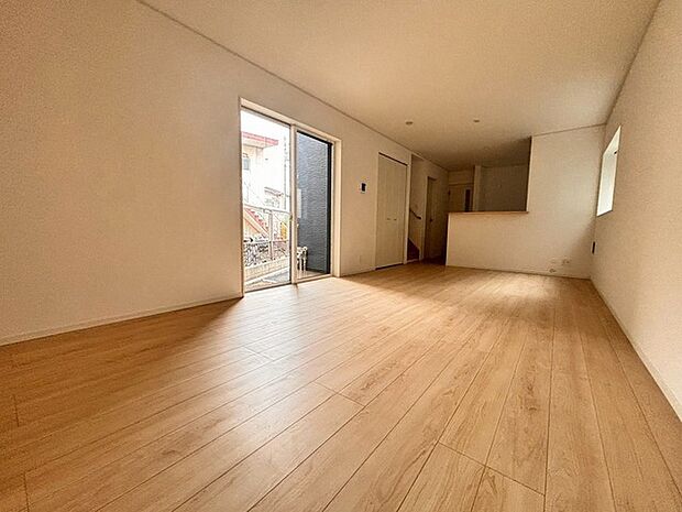 家族が一番集まる場所だから広々としつつも素敵な空間であって欲しい。みんながくつろぐリビングからキッチンまでが一つの空間のように繋がる間取り。