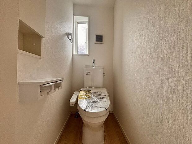 トイレにはウォシュレット機能を標準装備。