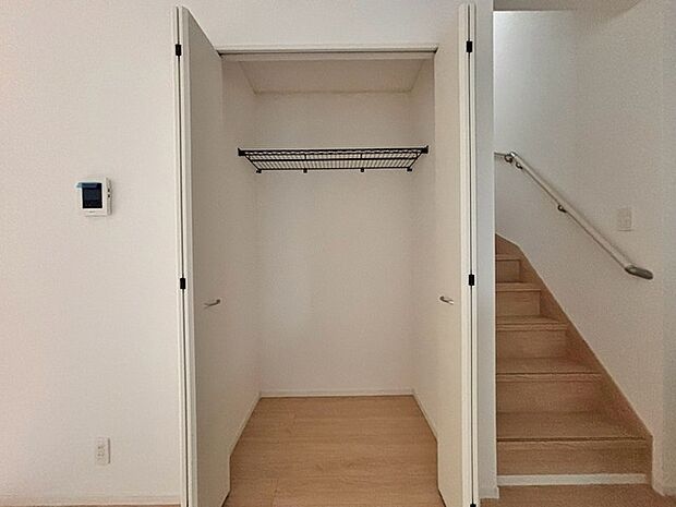 各お部屋に収納が設置されています。 