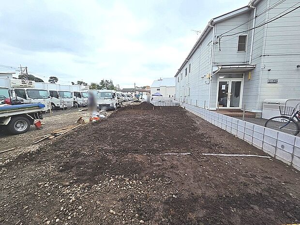 現在建物を建築中です、建築中の物件については現地確認の他、同施工会社の完成施工例のご案内、担当者のプレゼンテーションにてご検討ください。適切なご検討の方法をご説明させて頂きます。
