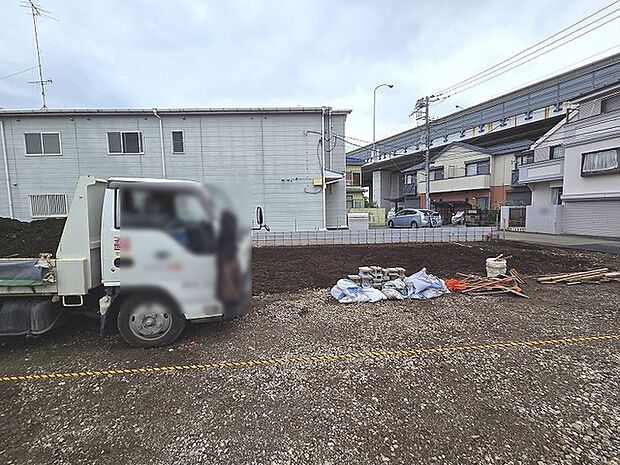 現在建物を建築中です、建築中の物件については現地確認の他、同施工会社の完成施工例のご案内、担当者のプレゼンテーションにてご検討ください。適切なご検討の方法をご説明させて頂きます。