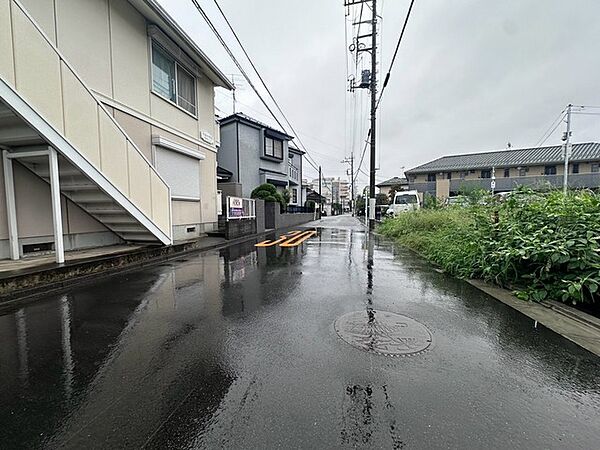 周辺は住宅が建ち並ぶ閑静な住宅街です。
