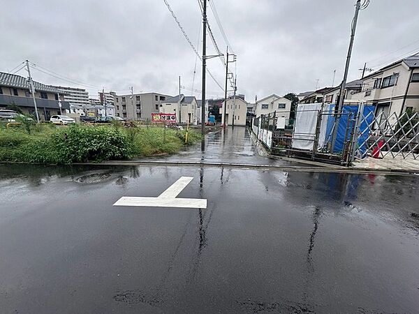 周辺は住宅が建ち並ぶ閑静な住宅街です。