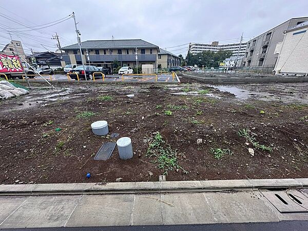 周辺は住宅が建ち並ぶ閑静な住宅街です。