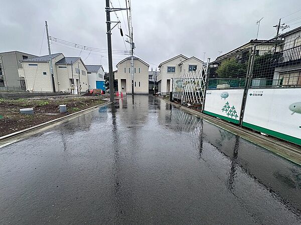 周辺は住宅が建ち並ぶ閑静な住宅街です。