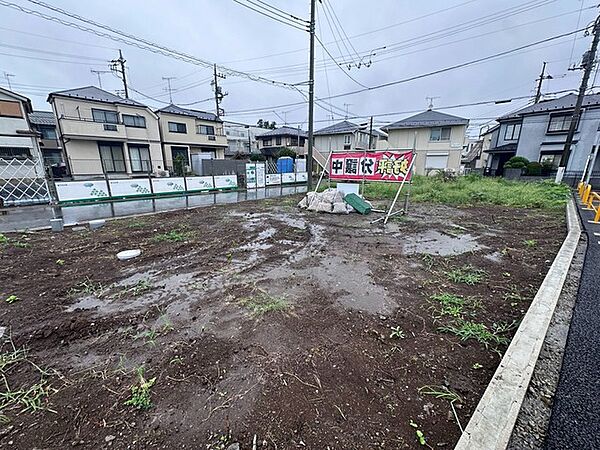 周辺は住宅が建ち並ぶ閑静な住宅街です。
