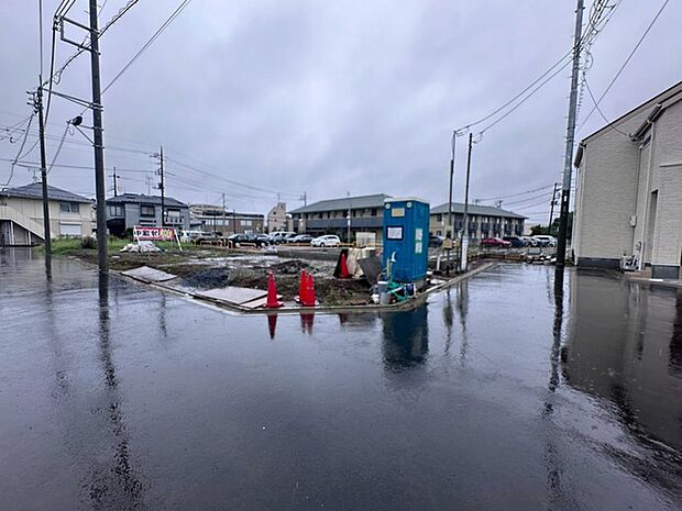 周辺は住宅が建ち並ぶ閑静な住宅街です。 