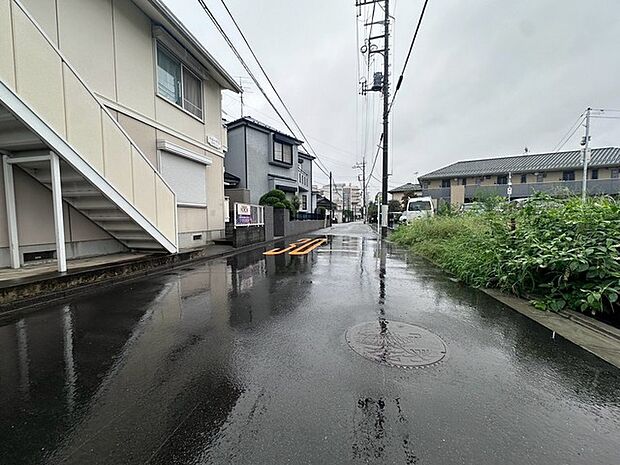 周辺は住宅が建ち並ぶ閑静な住宅街です。 