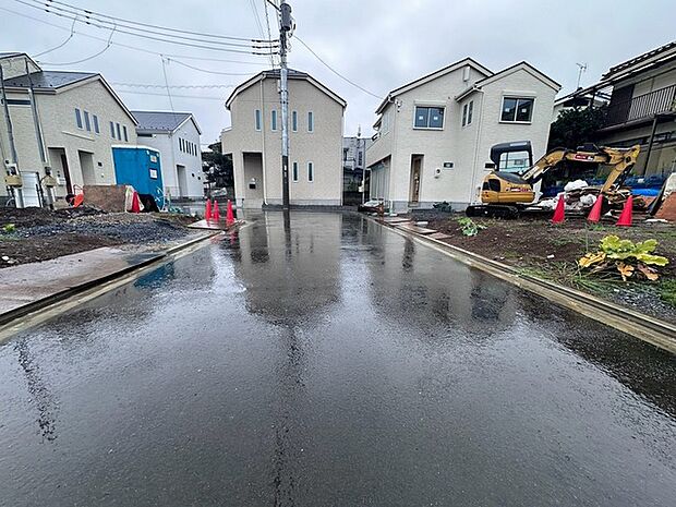 周辺は住宅が建ち並ぶ閑静な住宅街です。 