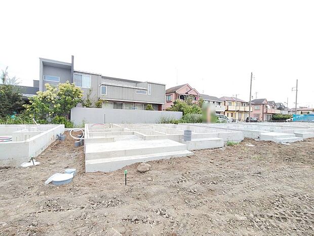 現在建物を建築中です、建築中の物件については現地確認の他、同施工会社の完成施工例のご案内、担当者のプレゼンテーションにてご検討ください。適切なご検討の方法をご説明させて頂きます。