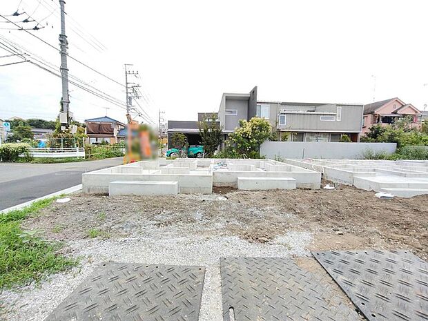 現在建物を建築中です、建築中の物件については現地確認の他、同施工会社の完成施工例のご案内、担当者のプレゼンテーションにてご検討ください。適切なご検討の方法をご説明させて頂きます。 