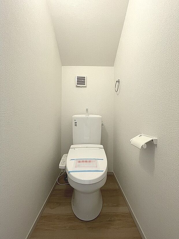 トイレにはウォシュレット機能を標準装備。