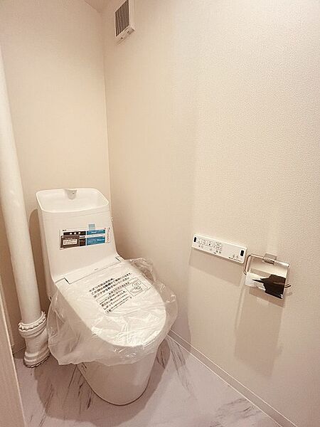 トイレにはウォシュレット機能を標準装備。
