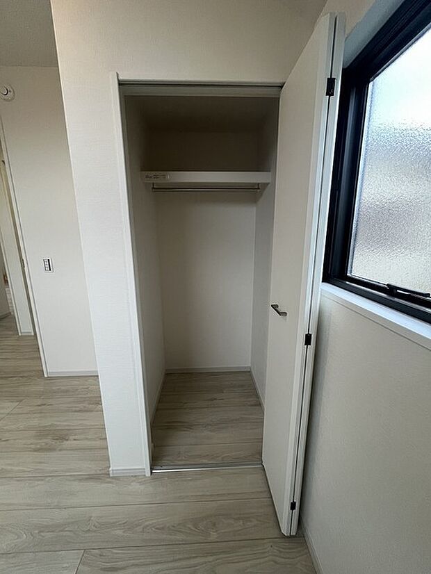 各お部屋に収納が設置されています。