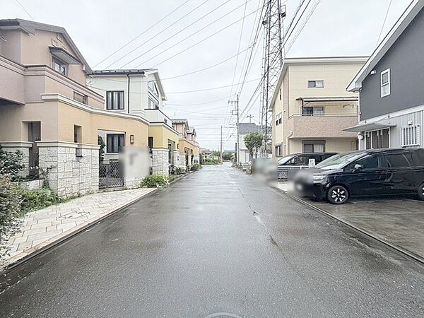 周辺は住宅が建ち並ぶ閑静な住宅街です。