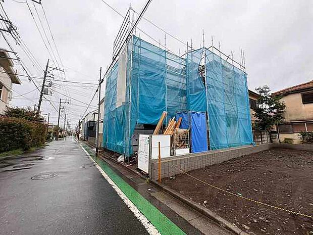 周辺は住宅が建ち並ぶ閑静な住宅街です。