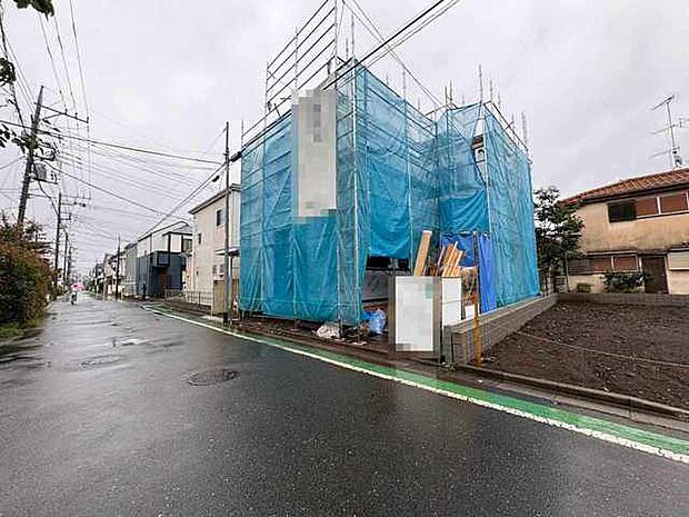 安心して暮らすことのできる住宅街。　住宅地の道路は一般に交通量が少なく車などの騒音が少ないため、住民にとって静かな生活環境が提供されます。 