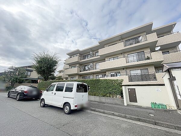 自然に恵まれた美しいロケーションが特徴です。穏やかな暮らしやリラックスした健康的な生活が送れそう。日々の喧騒から離れ、自然に囲まれた癒しの場所はいかがでしょうか。